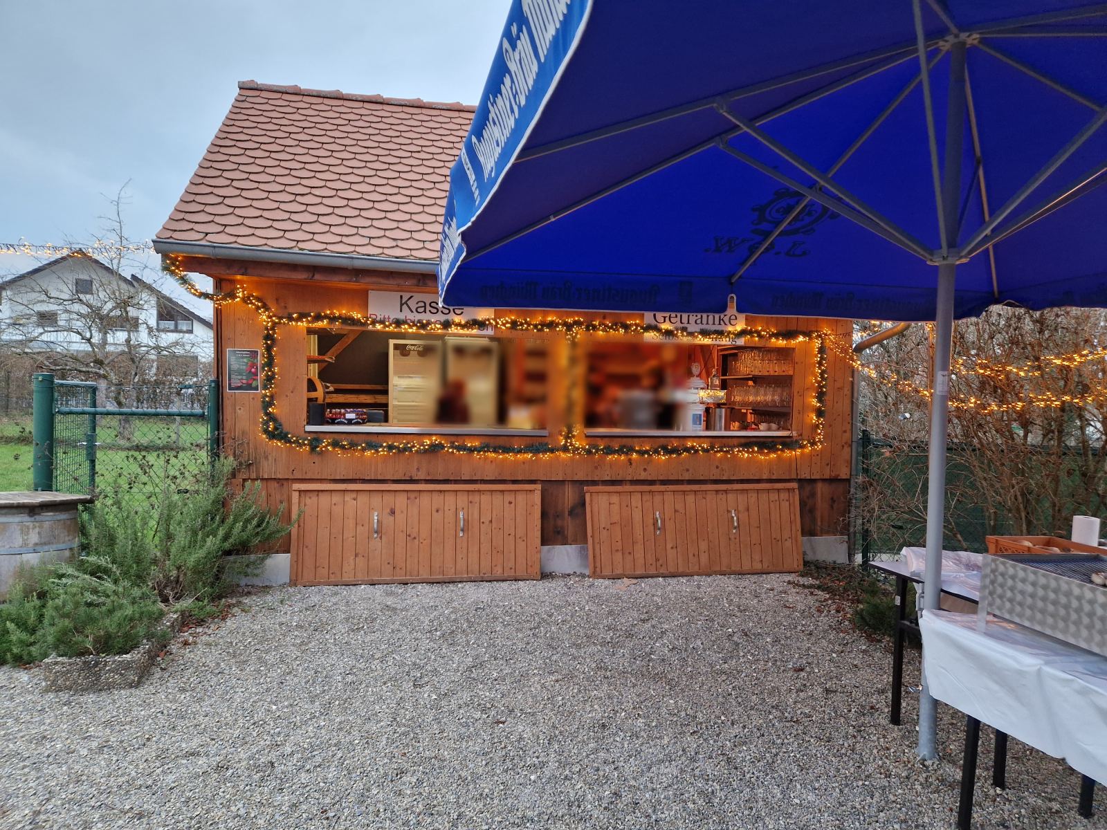 Glühweinhütte im Biergarten