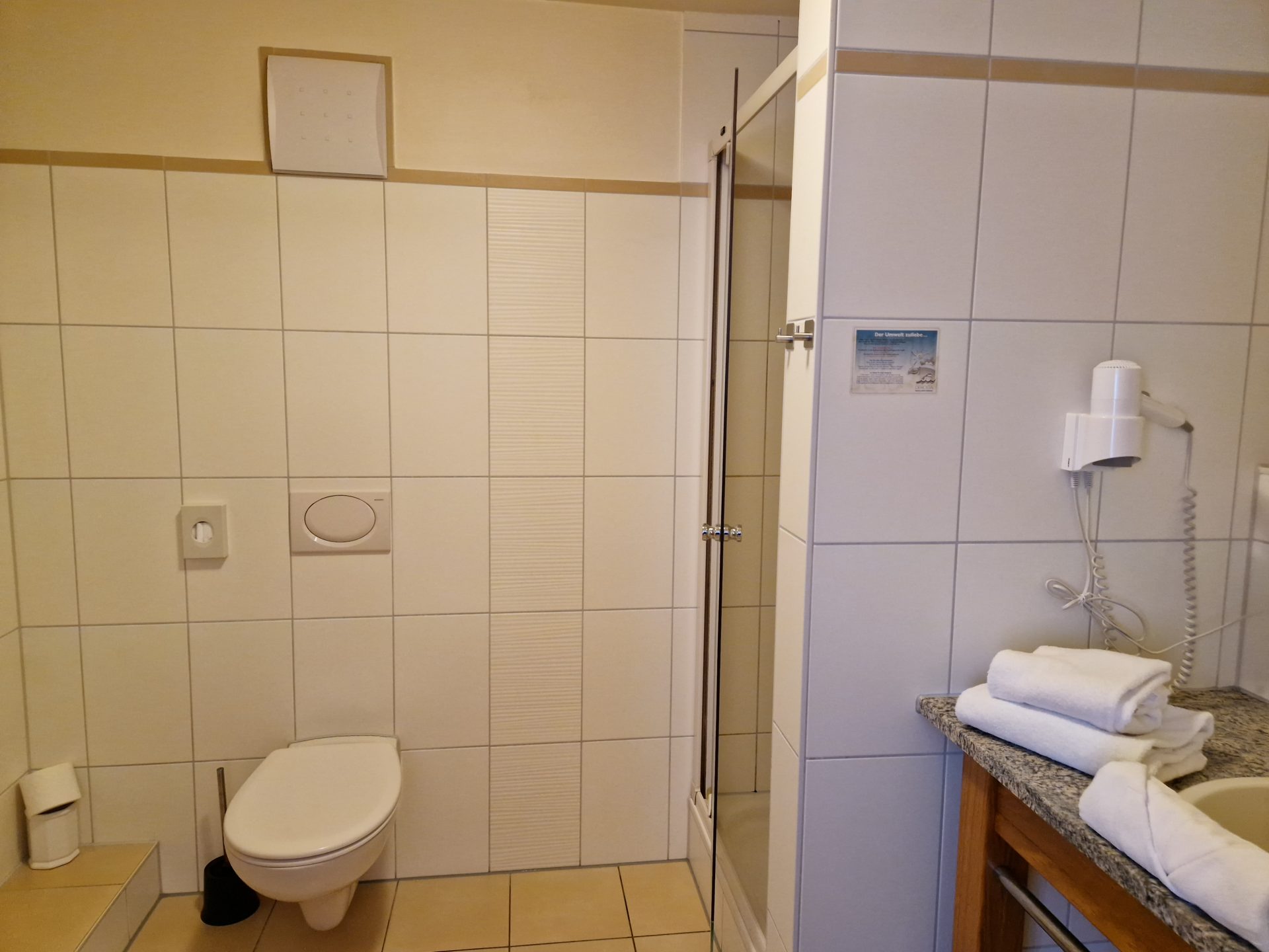 Doppelzimmer 09 Bad 2