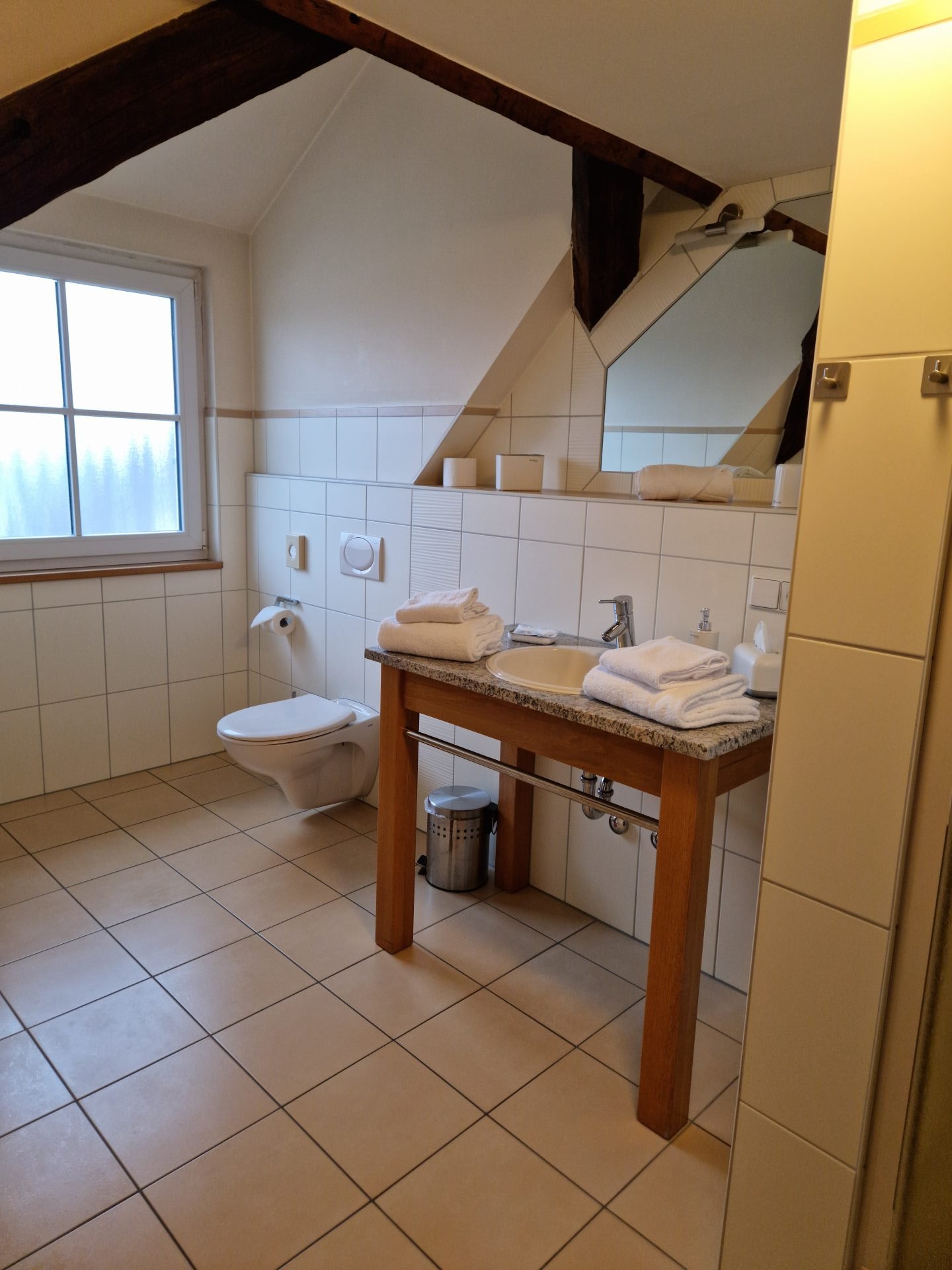 Doppelzimmer 14 Bad 1