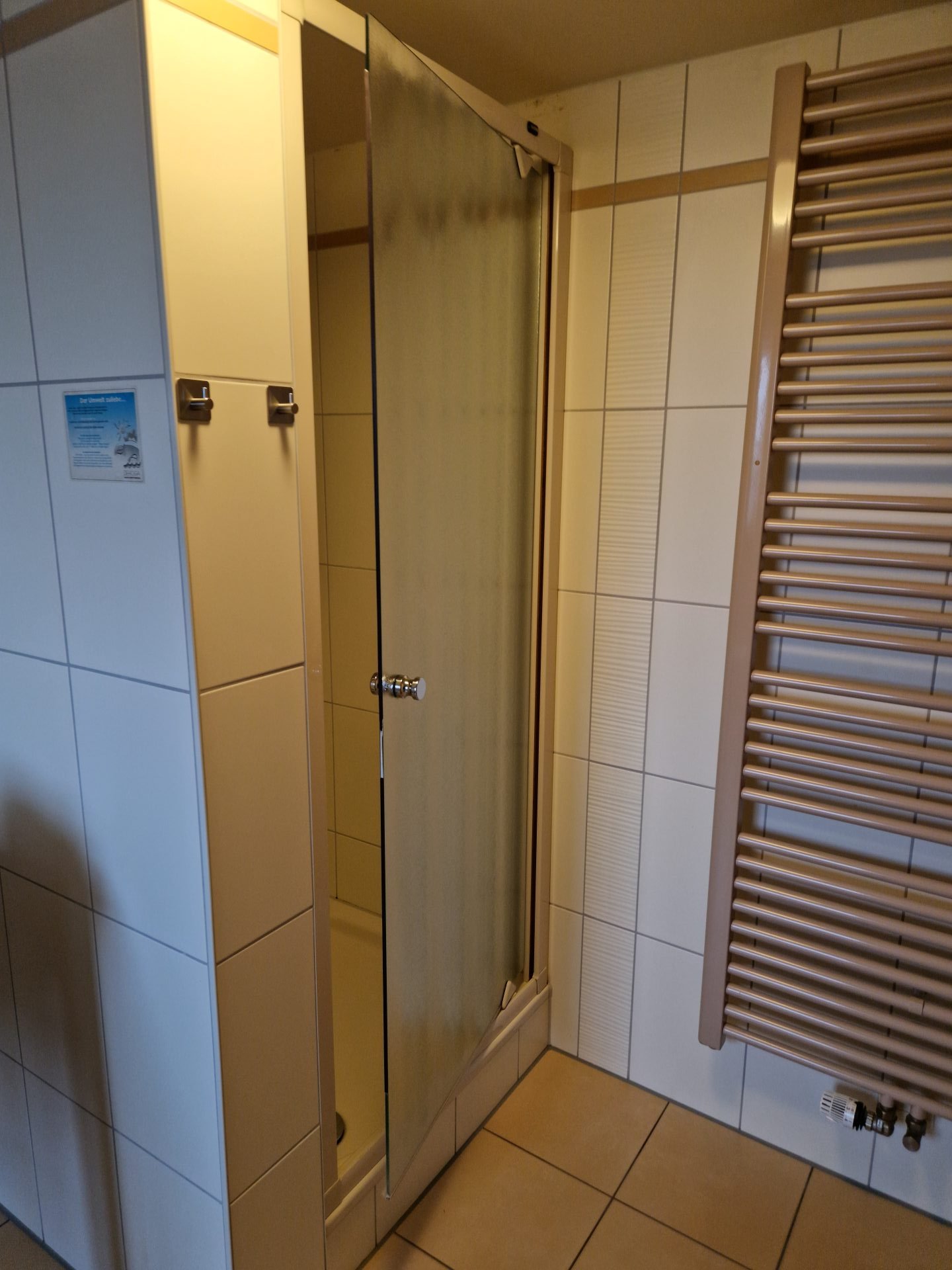 Doppelzimmer 14 Bad 2