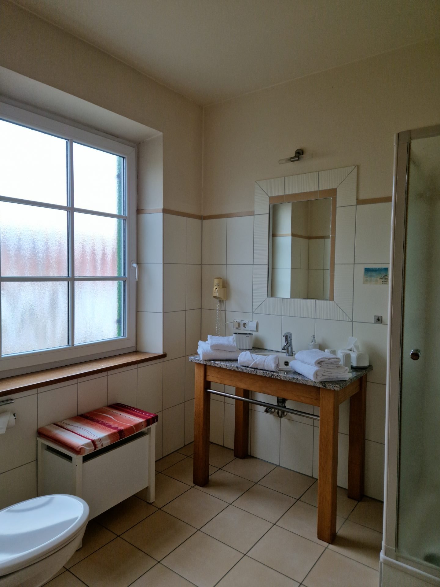 Dreibettzimmer 06 Bad 1
