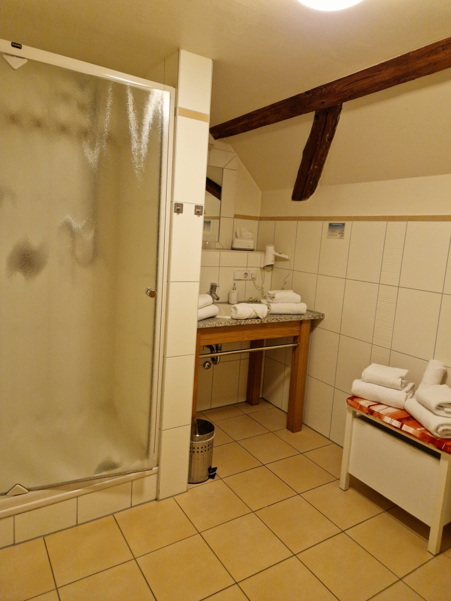 Vierbettzimmer Allgemein Bad 2