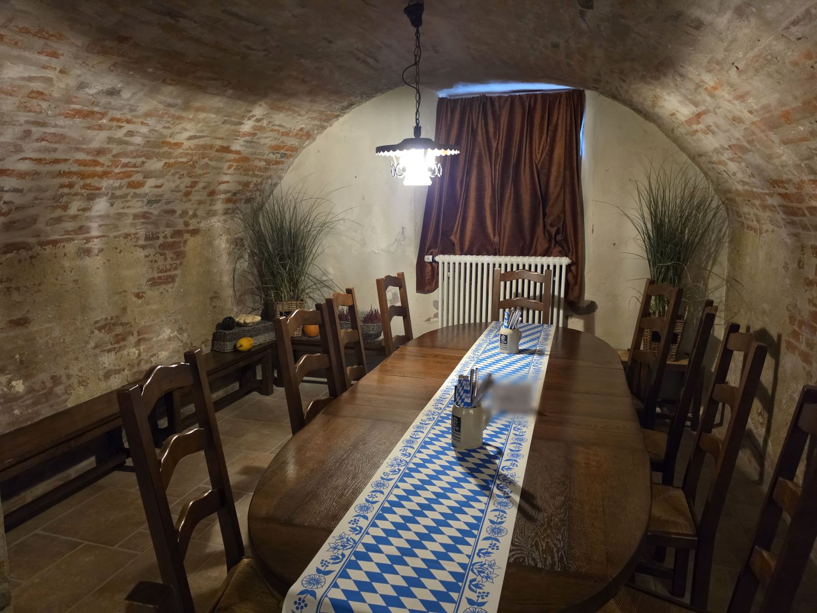 Tafel im Seitengewölbe