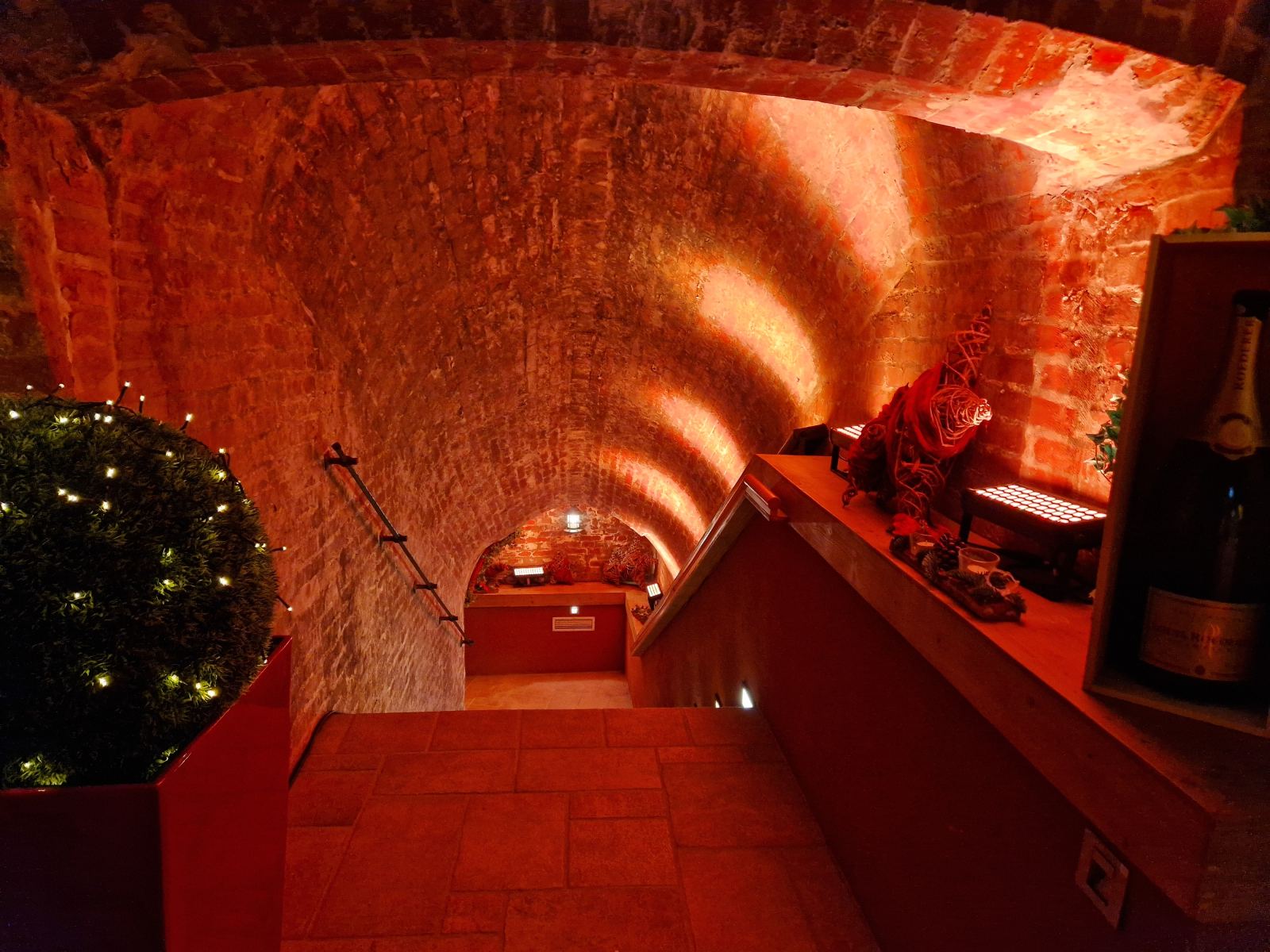 Stairway down to the vaulted cellar in Advent lighting